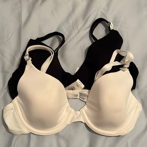 GAP Lightly Lined T-shirt Bras 34A (2 bras)